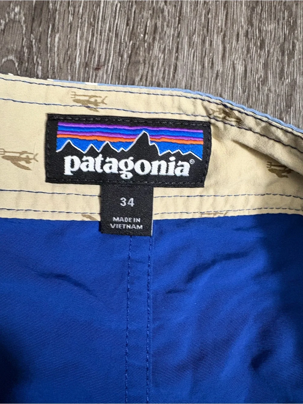 Patagonia Men’s Size 34 Wavefarer Boardshorts Blue Patch Pocket Swim Beach Pool